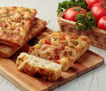 focaccia: a simple recipe for a wonderful italian bread